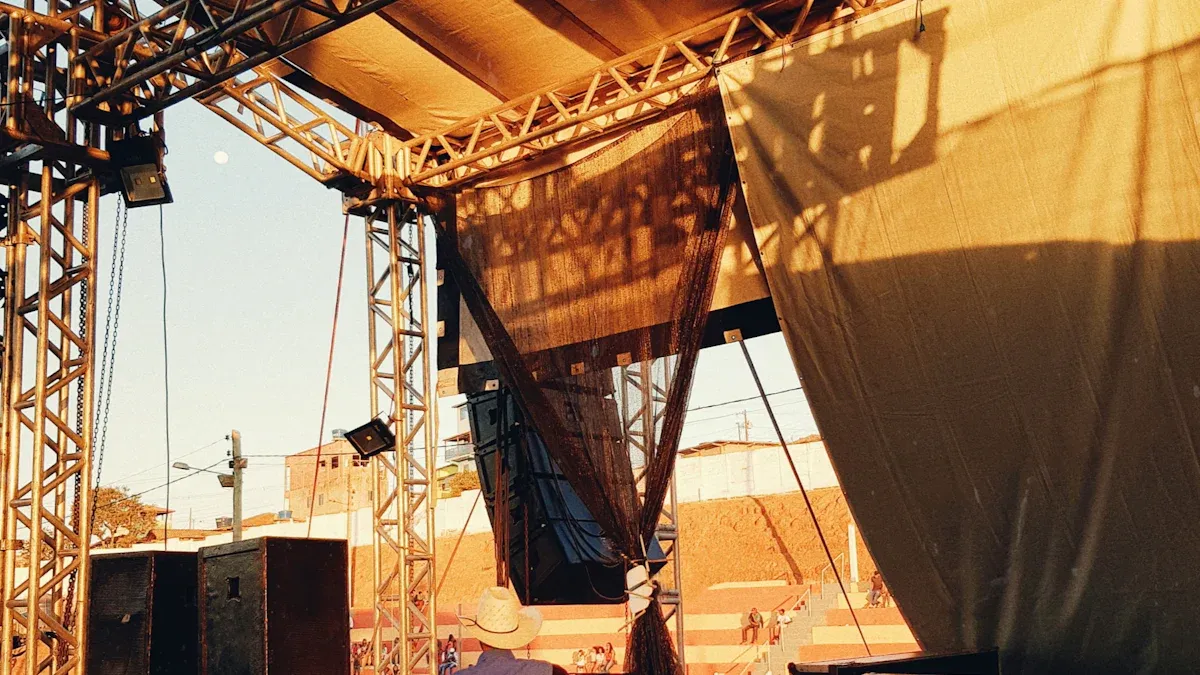 使用輕質扁平電纜優化舞台索具：活動經理案例研究