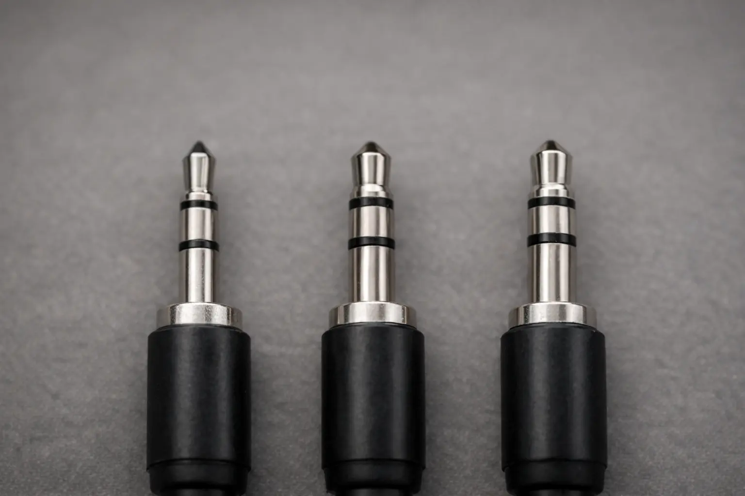 “Different 3.5mm audio plugs showing TS, TRS, and TRRS connector types”.png